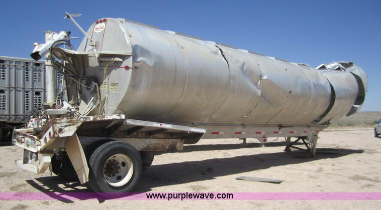 image for item 6470 2005 Pinson feed trailer