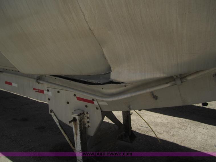 image for item 6470 2005 Pinson feed trailer