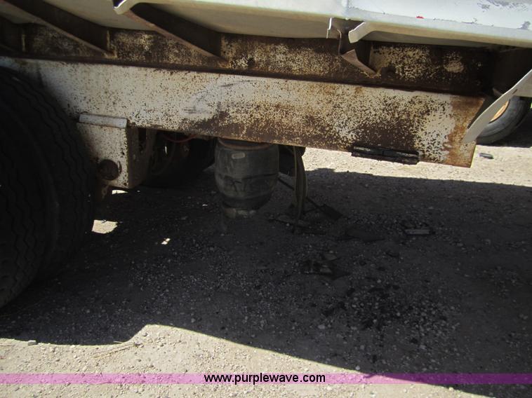 image for item 6470 2005 Pinson feed trailer