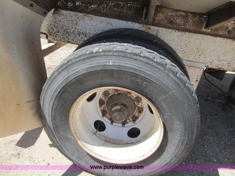 image for item 6470 2005 Pinson feed trailer