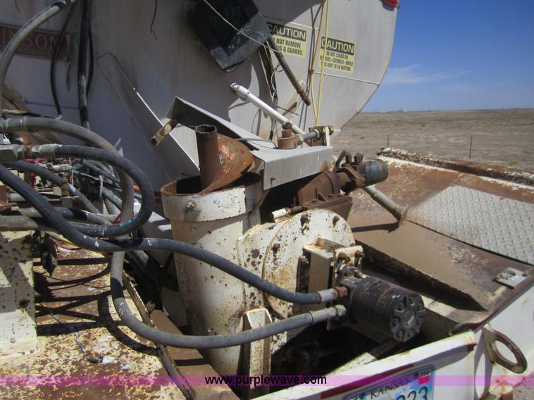 image for item 6470 2005 Pinson feed trailer