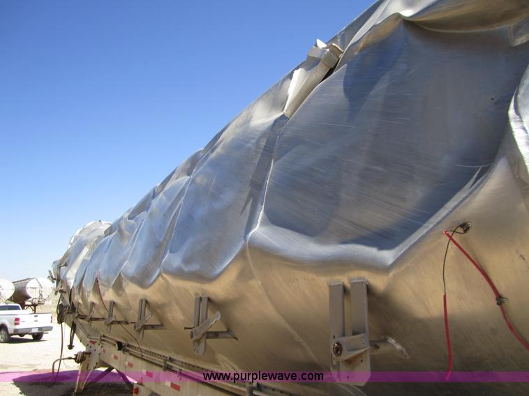 image for item 6470 2005 Pinson feed trailer