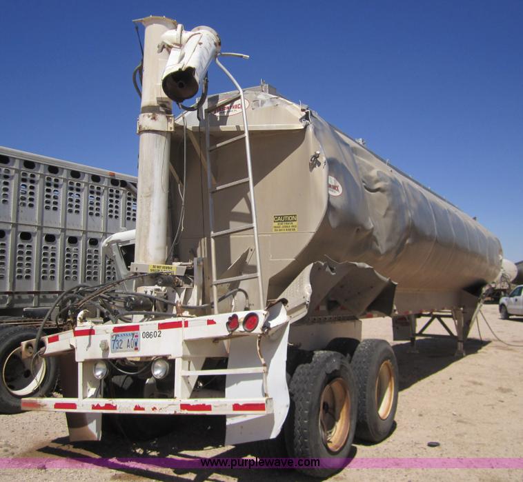 image for item 6471 2008 Pinson feed trailer