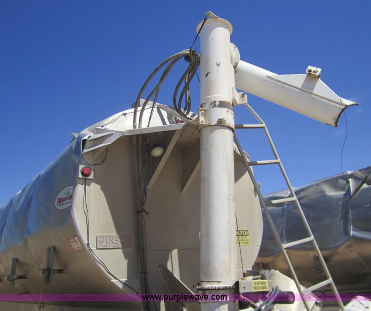 image for item 6471 2008 Pinson feed trailer