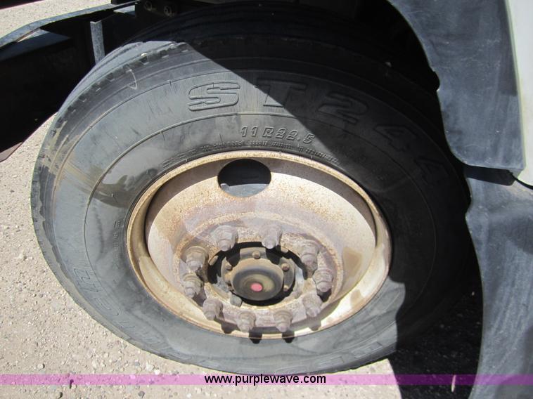 image for item 6472 2000 Mack RD688S semi truck