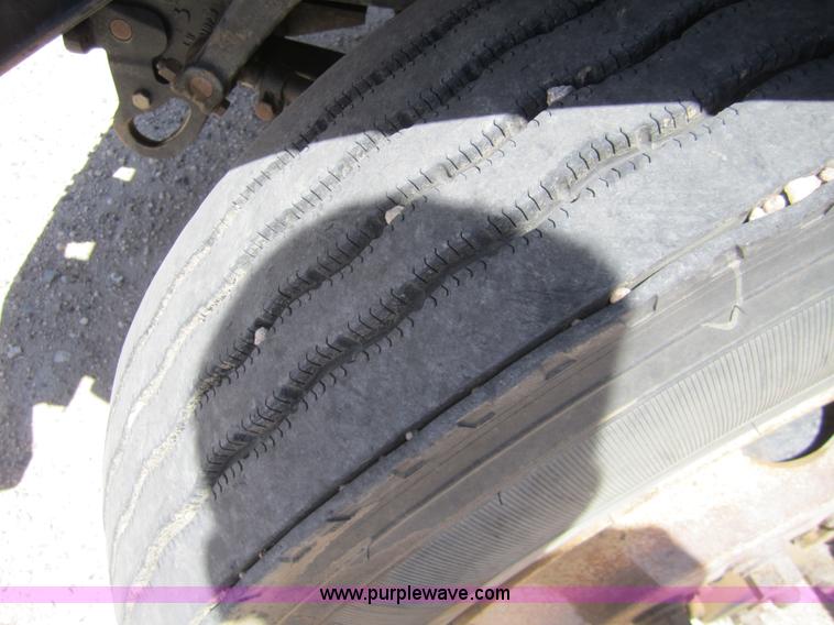 image for item 6472 2000 Mack RD688S semi truck