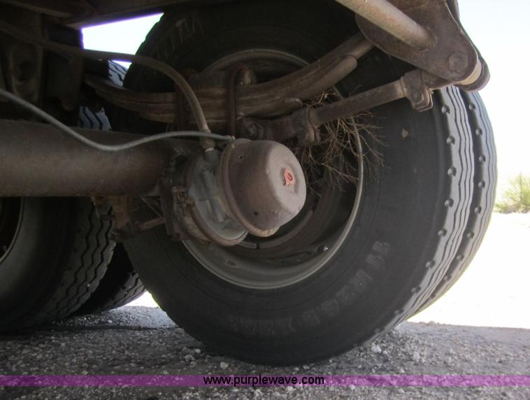 image for item 6473 1995 Wilson 53' straight deck hog trailer