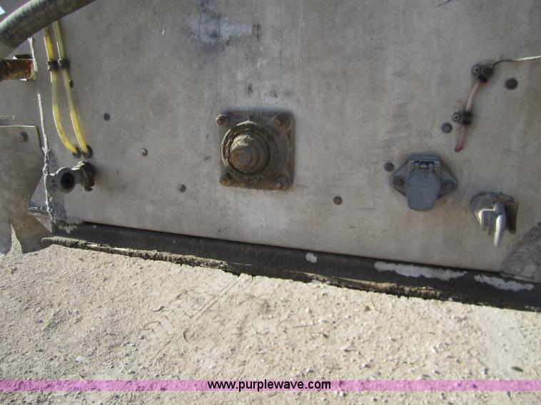 image for item 6476 1998 Pinson 42' feed trailer