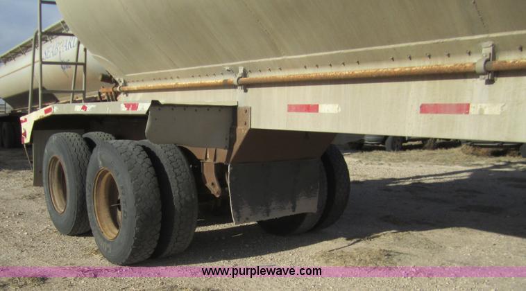 image for item 6476 1998 Pinson 42' feed trailer