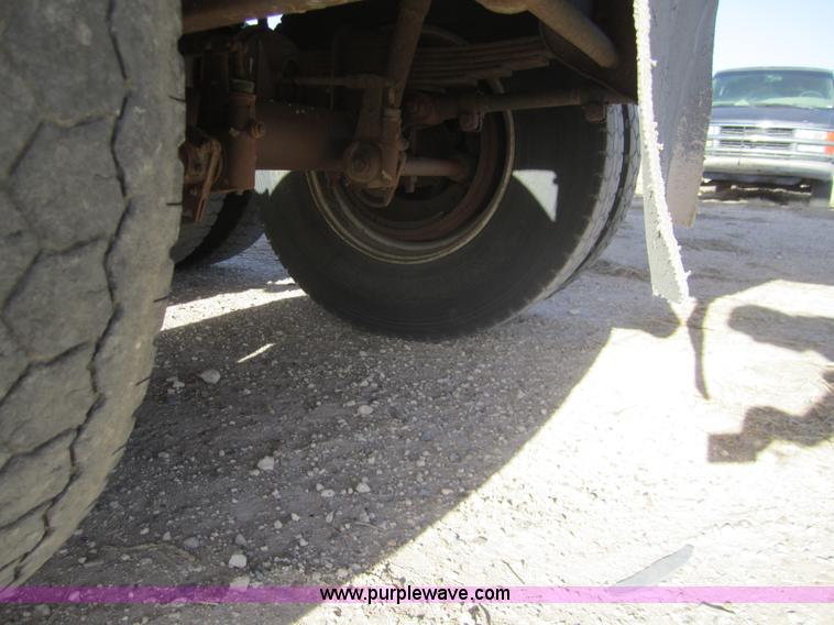 image for item 6476 1998 Pinson 42' feed trailer