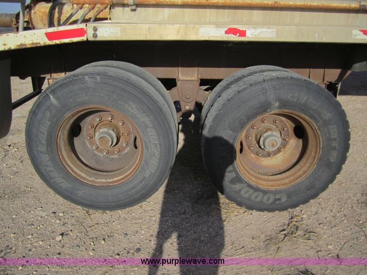 image for item 6476 1998 Pinson 42' feed trailer