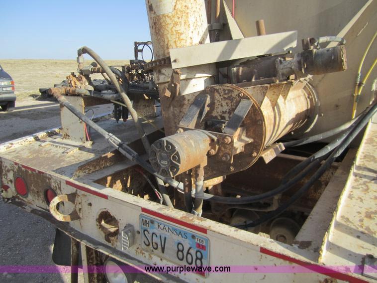 image for item 6476 1998 Pinson 42' feed trailer