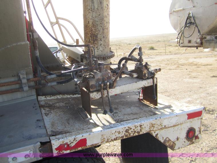 image for item 6476 1998 Pinson 42' feed trailer