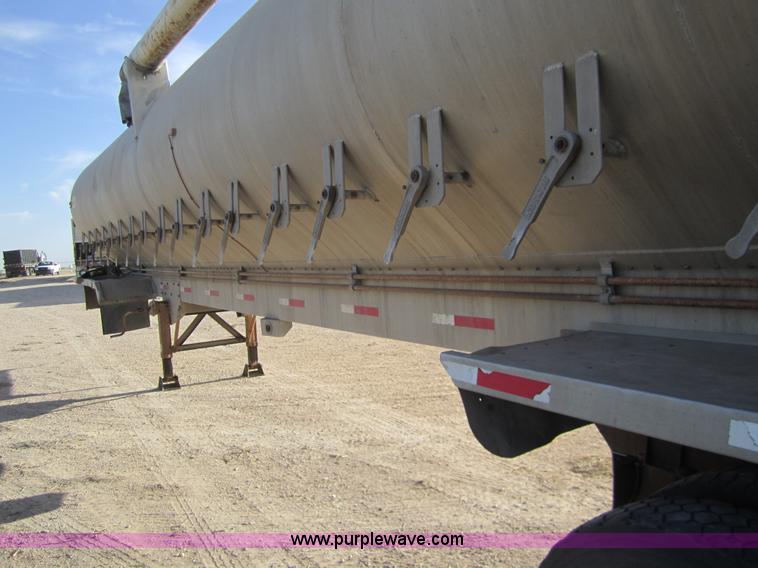 image for item 6476 1998 Pinson 42' feed trailer