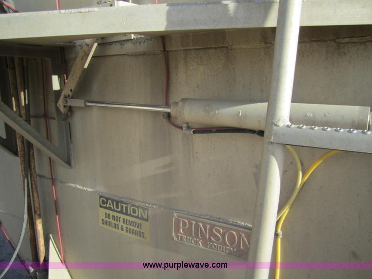 image for item 6476 1998 Pinson 42' feed trailer