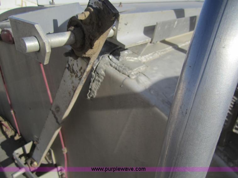 image for item 6476 1998 Pinson 42' feed trailer