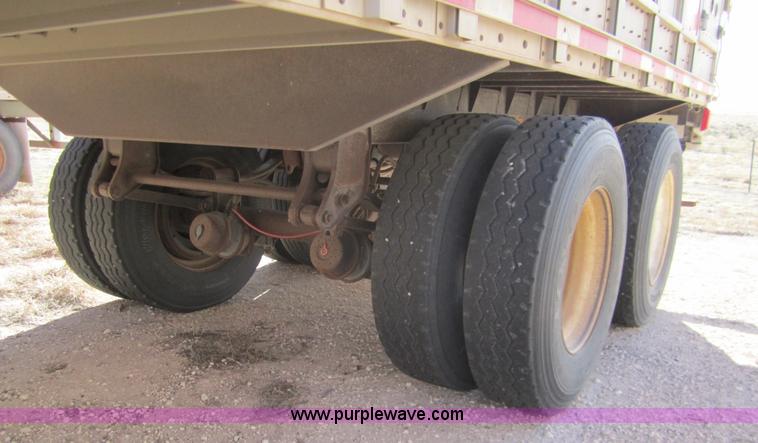 image for item 6479 1995 Wilson 53' straight deck hog trailer