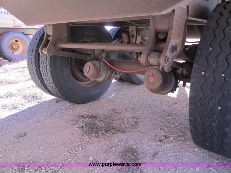 image for item 6479 1995 Wilson 53' straight deck hog trailer