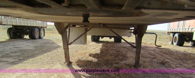 image for item 6481 1995 Barrett 53' straight deck hog trailer