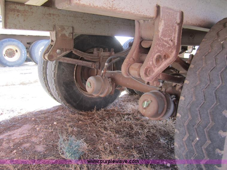 image for item 6481 1995 Barrett 53' straight deck hog trailer