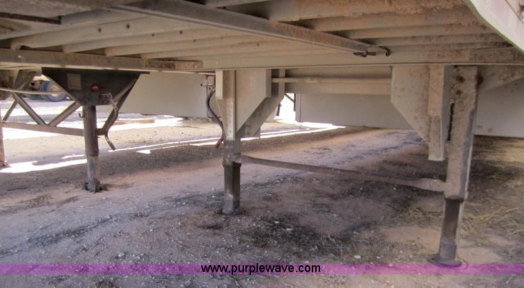 image for item 6482 1996 Wilson 53' straight deck hog trailer