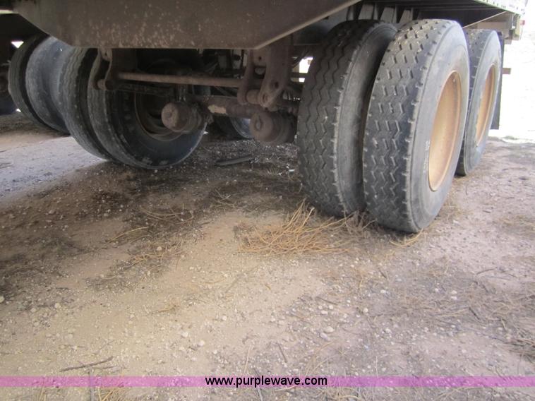 image for item 6482 1996 Wilson 53' straight deck hog trailer