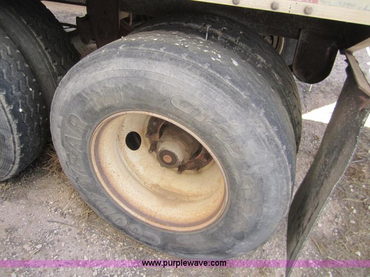 image for item 6482 1996 Wilson 53' straight deck hog trailer