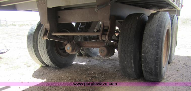 image for item 6483 1997 Merritt 53' straight deck hog trailer