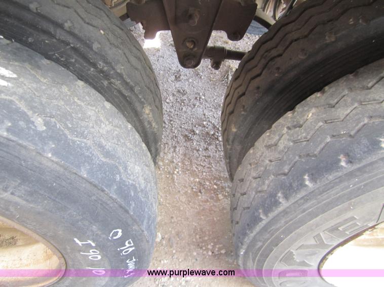 image for item 6483 1997 Merritt 53' straight deck hog trailer