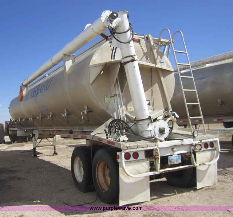 image for item 6484 1995 Warren 41' feed trailer