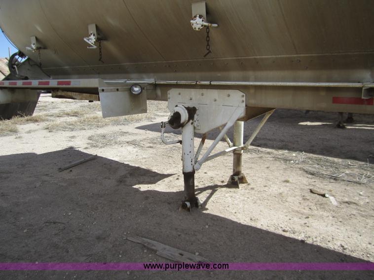 image for item 6484 1995 Warren 41' feed trailer