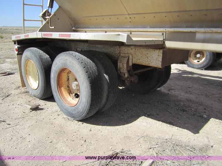 image for item 6484 1995 Warren 41' feed trailer