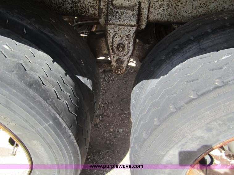 image for item 6484 1995 Warren 41' feed trailer