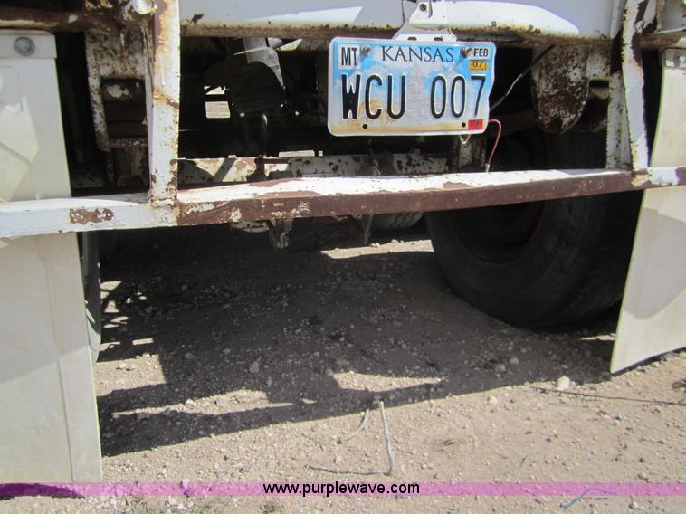 image for item 6484 1995 Warren 41' feed trailer