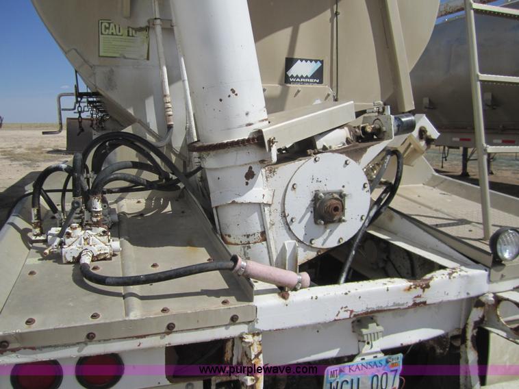 image for item 6484 1995 Warren 41' feed trailer