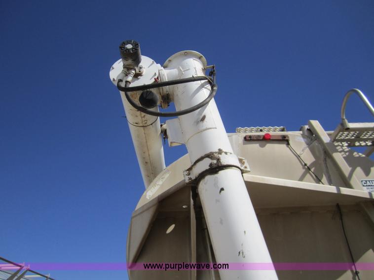 image for item 6484 1995 Warren 41' feed trailer