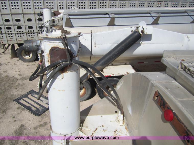 image for item 6484 1995 Warren 41' feed trailer