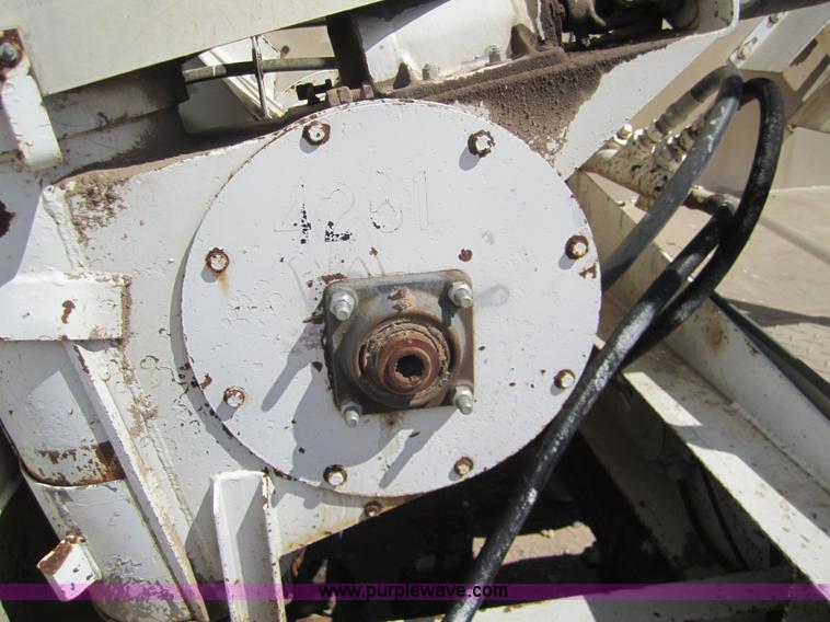 image for item 6484 1995 Warren 41' feed trailer