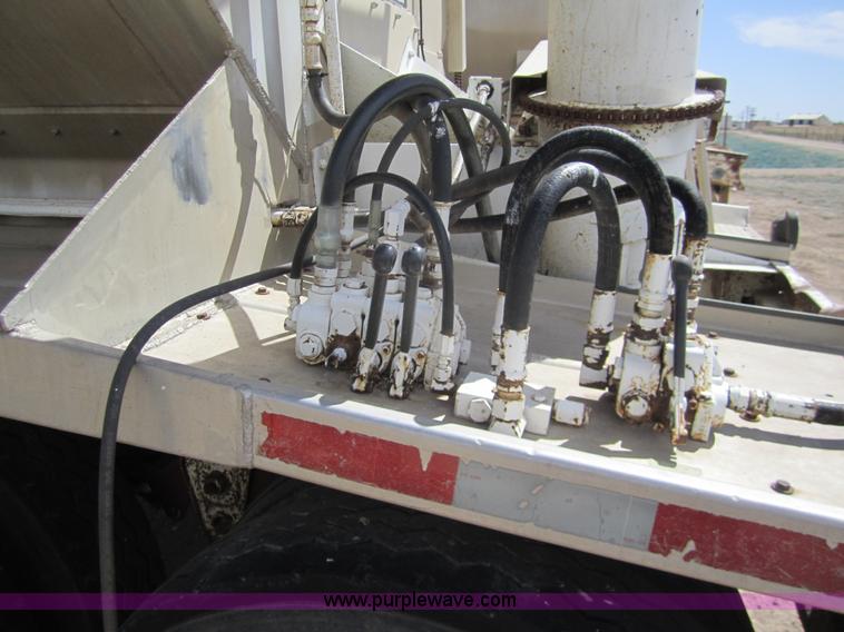 image for item 6484 1995 Warren 41' feed trailer