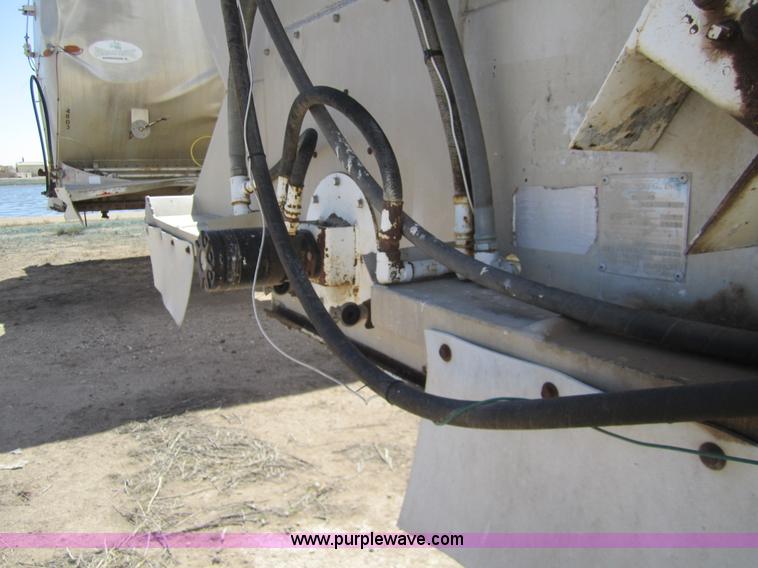 image for item 6484 1995 Warren 41' feed trailer