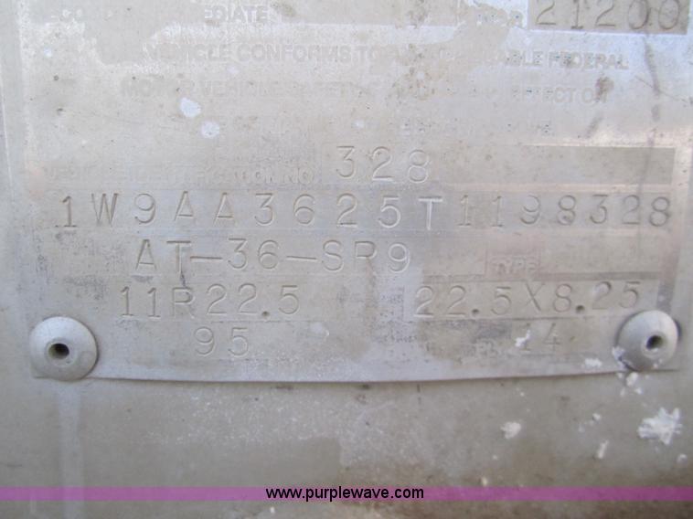 image for item 6484 1995 Warren 41' feed trailer