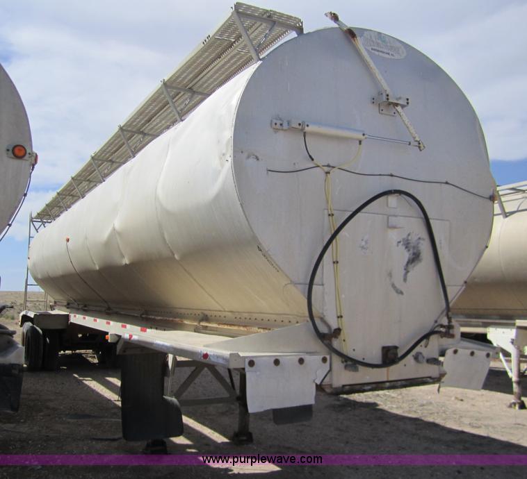 image for item 6485 1999 Pinson 42' feed trailer