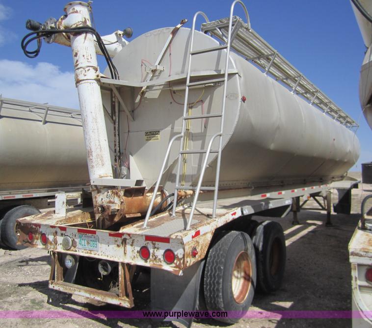 image for item 6485 1999 Pinson 42' feed trailer