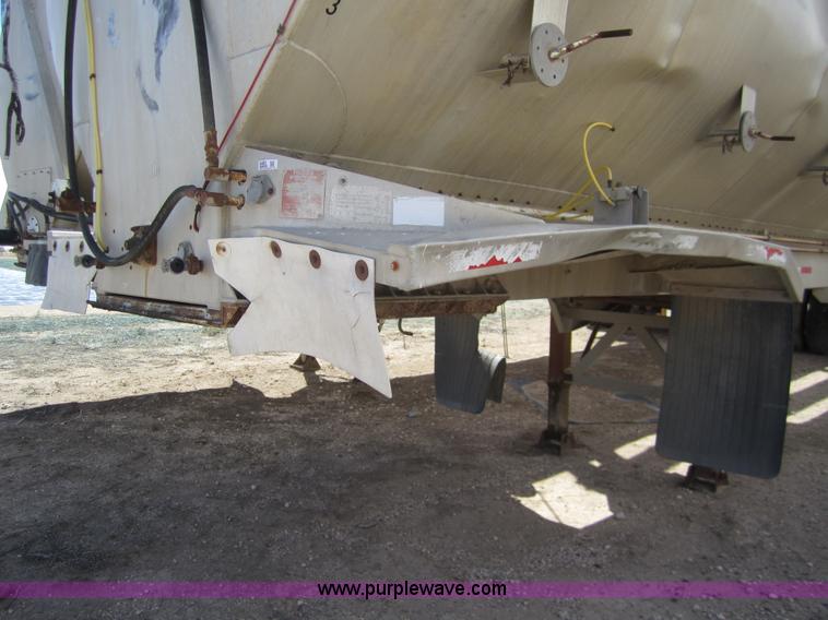 image for item 6485 1999 Pinson 42' feed trailer