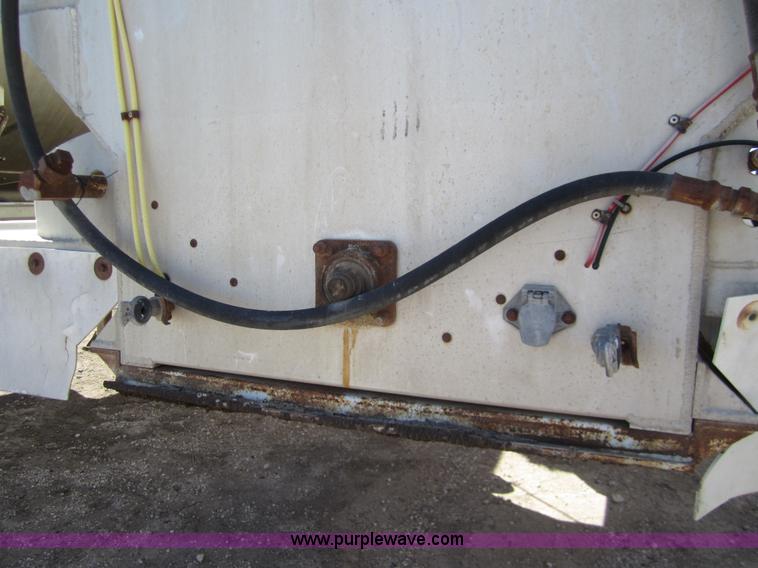 image for item 6485 1999 Pinson 42' feed trailer