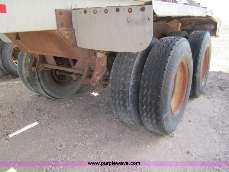 image for item 6485 1999 Pinson 42' feed trailer