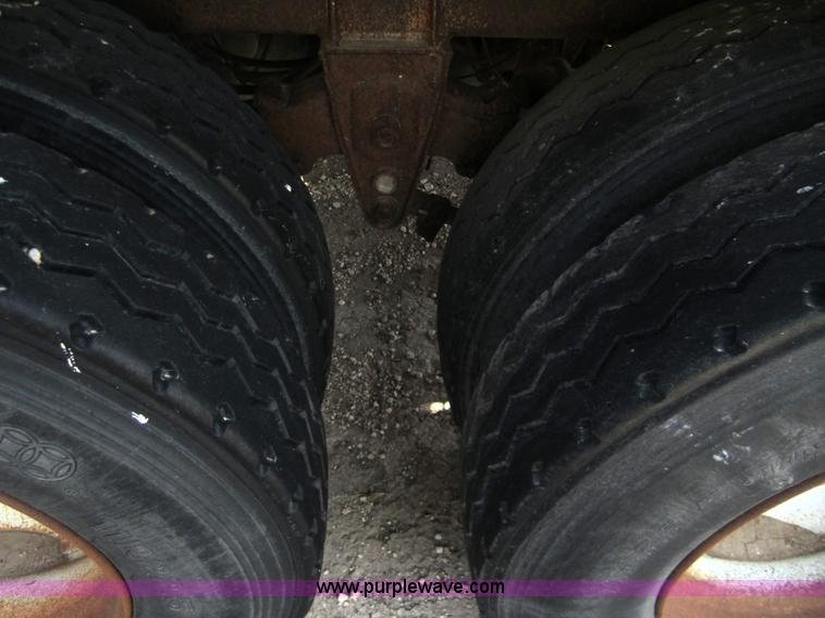 image for item 6485 1999 Pinson 42' feed trailer