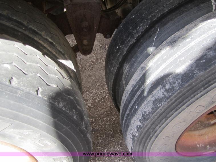 image for item 6485 1999 Pinson 42' feed trailer