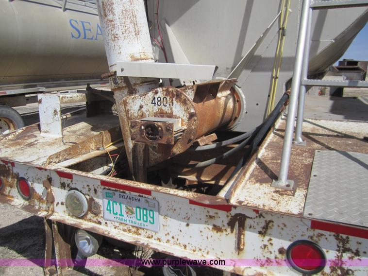 image for item 6485 1999 Pinson 42' feed trailer