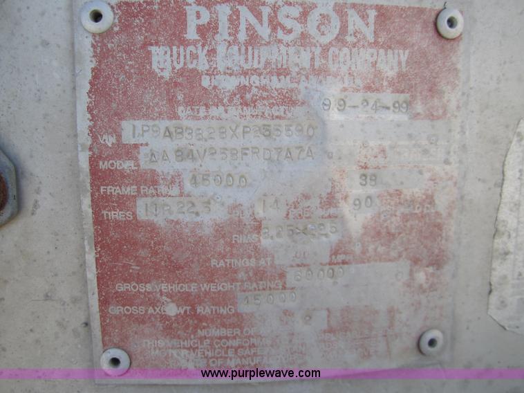 image for item 6485 1999 Pinson 42' feed trailer